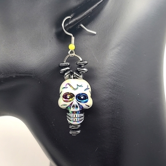 Handcrafted Skull Hematite Beaded Dangle Fashion Earrings - Picture 8 of 11